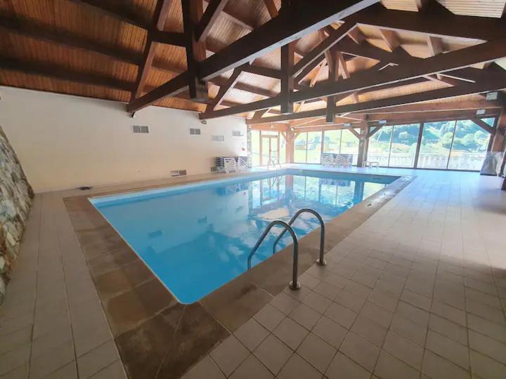 Pleine Nature Pied Pistes Piscine Chauffee 우스투 외부 사진