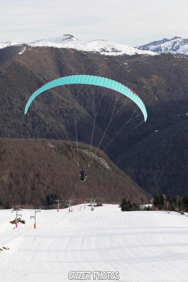 Pleine Nature Pied Pistes Piscine Chauffee 우스투 외부 사진