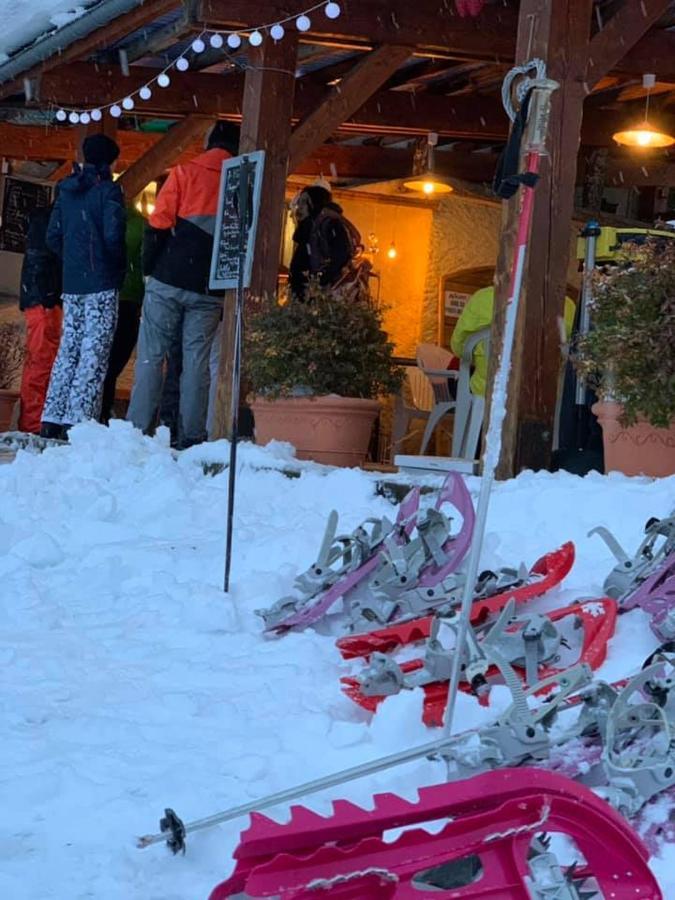 Pleine Nature Pied Pistes Piscine Chauffee 우스투 외부 사진