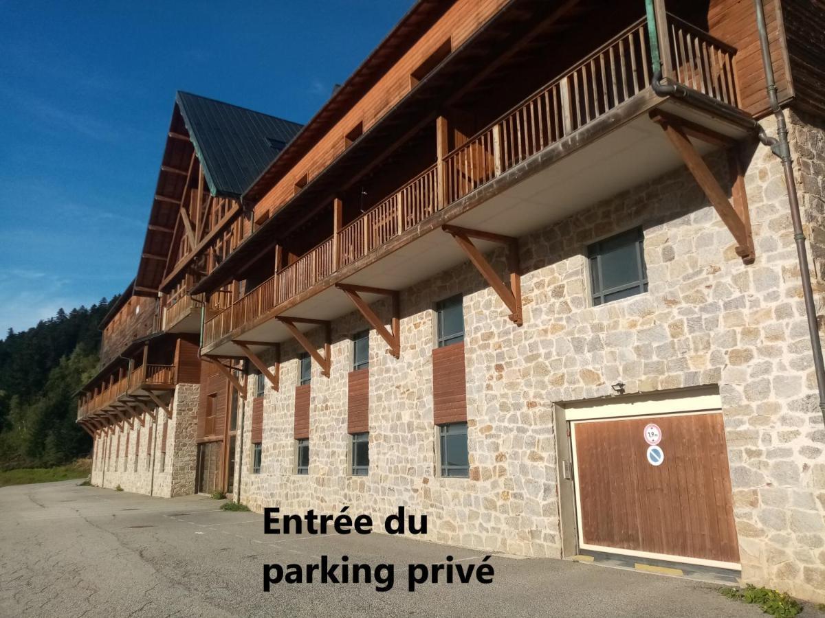 Pleine Nature Pied Pistes Piscine Chauffee 우스투 외부 사진