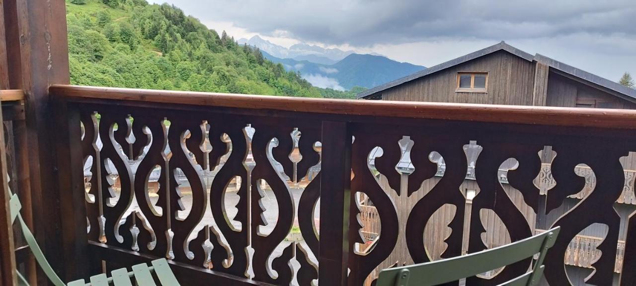 Pleine Nature Pied Pistes Piscine Chauffee 우스투 외부 사진