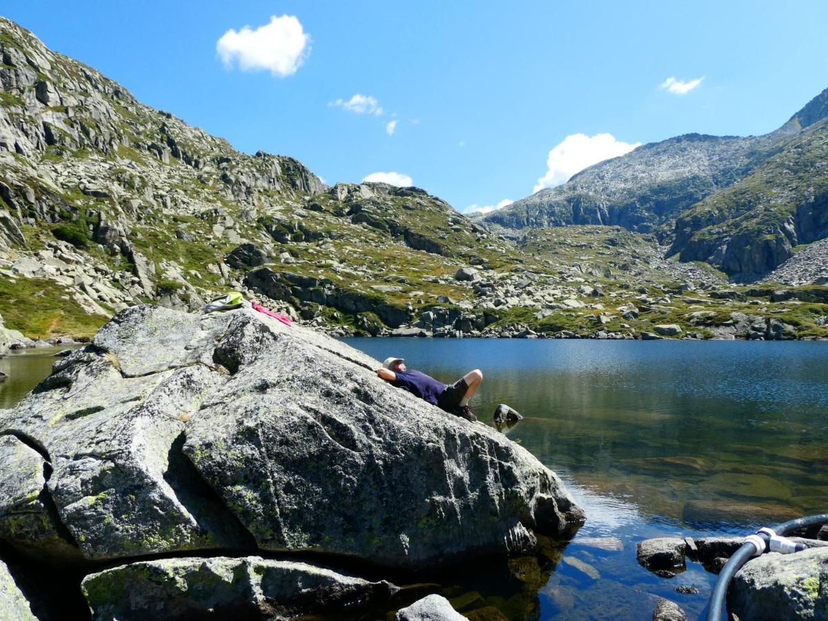 Pleine Nature Pied Pistes Piscine Chauffee 우스투 외부 사진