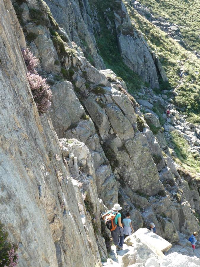 Pleine Nature Pied Pistes Piscine Chauffee 우스투 외부 사진