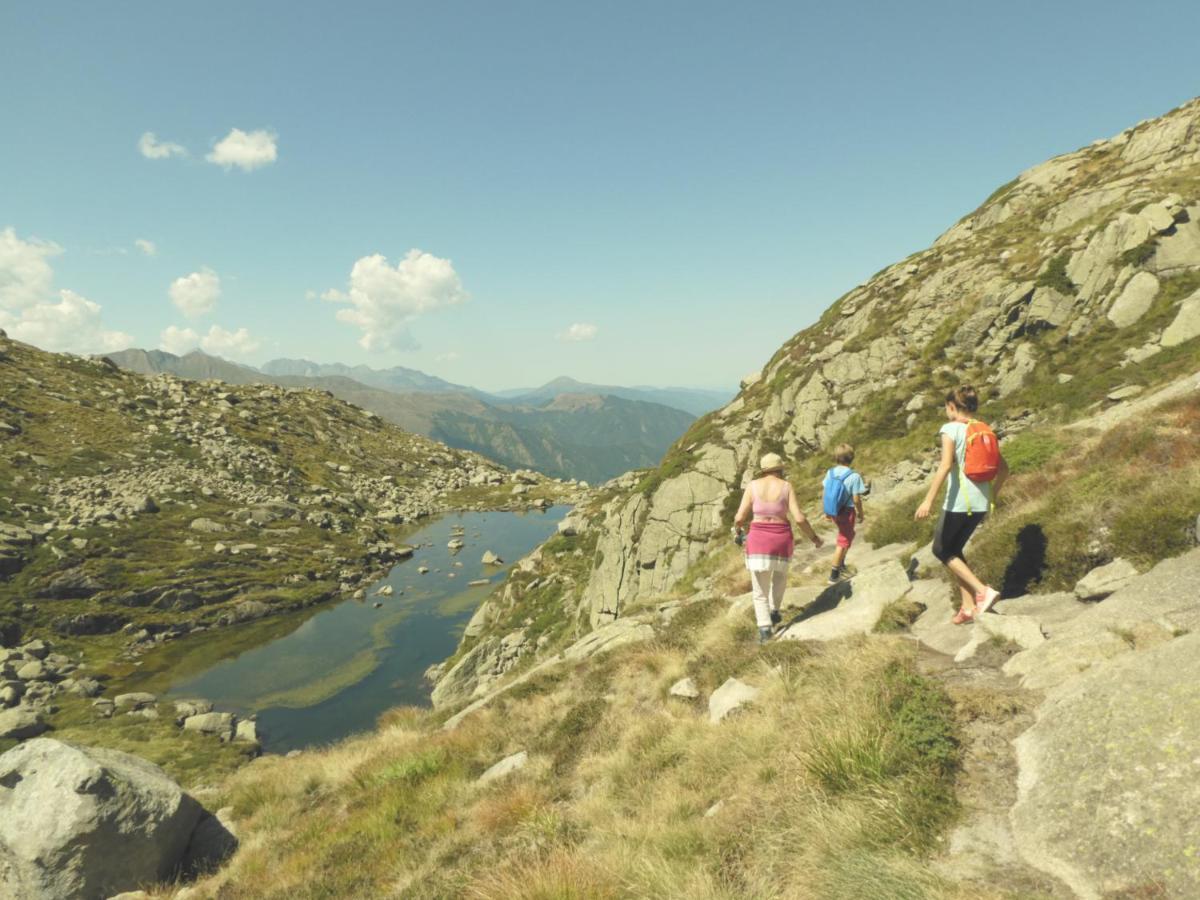 Pleine Nature Pied Pistes Piscine Chauffee 우스투 외부 사진