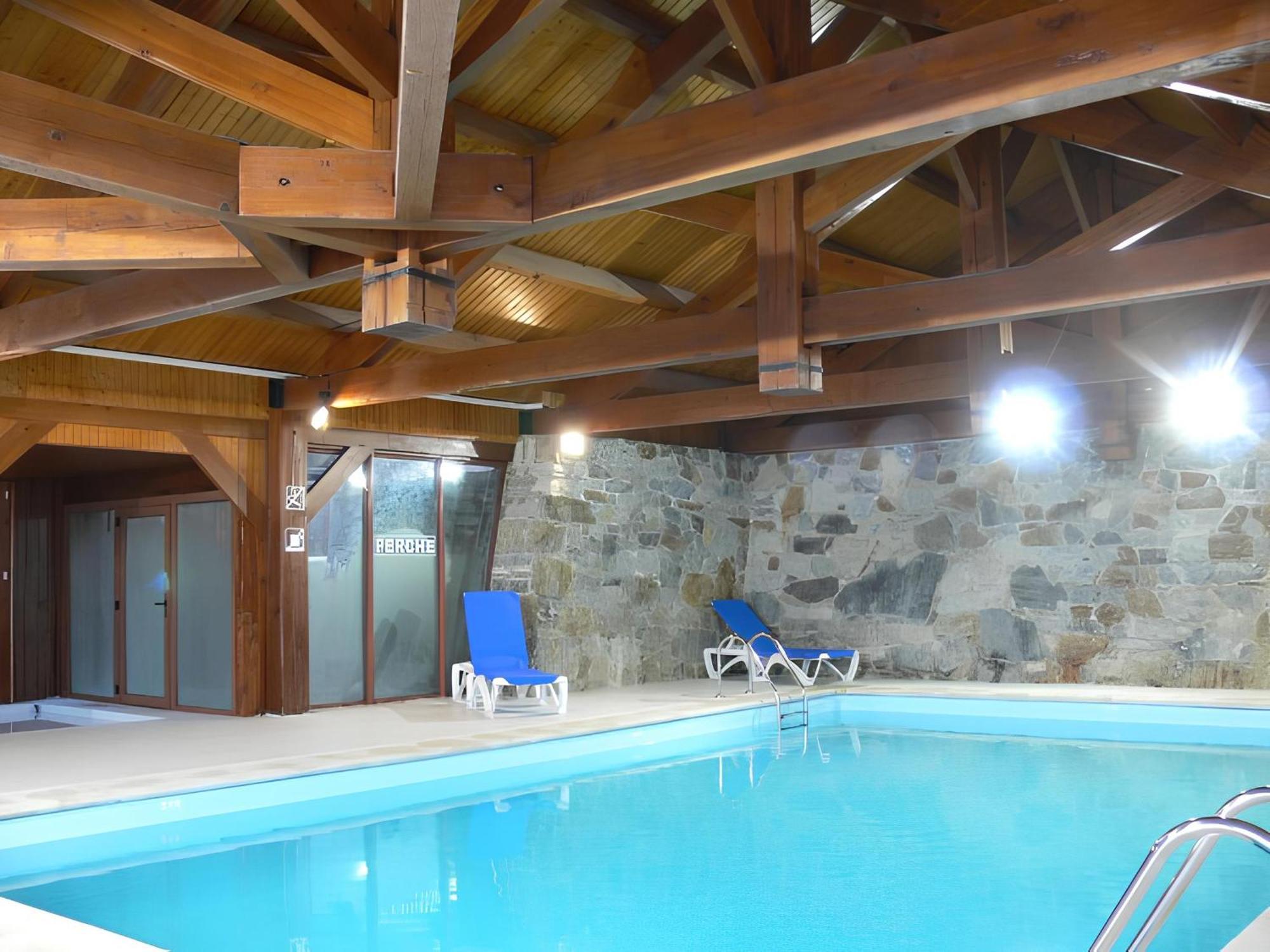 Pleine Nature Pied Pistes Piscine Chauffee 우스투 외부 사진